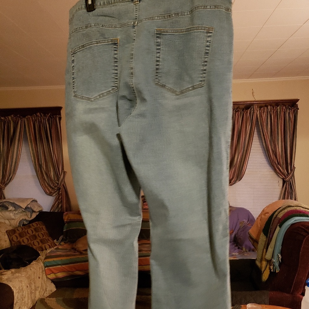 Jeans - Picture 2 of 3